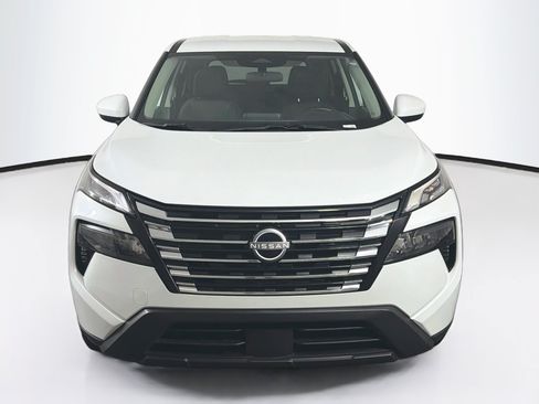 Used 2025 Nissan Rogue SV AWD/4WD image 2