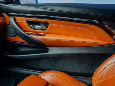 Used 2018 BMW M4 Convertible image 27