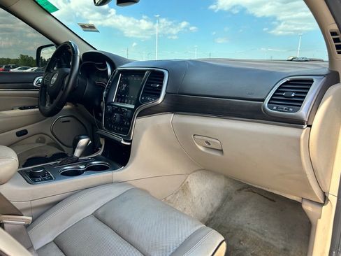 Used 2018 Jeep Grand Cherokee Overland AWD/4WD image 7