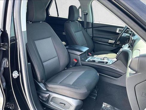 Used 2024 Ford Explorer XLT RWD image 9