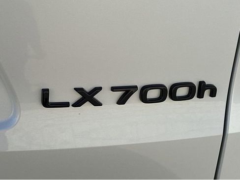New 2026 Lexus LX 700h Luxury image 22