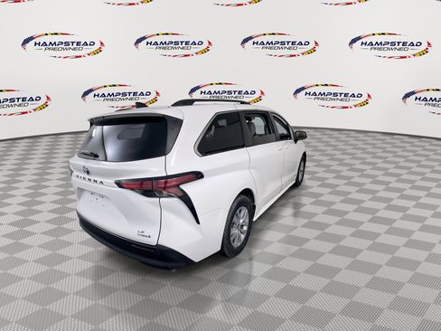 Used 2021 Toyota Sienna LE w/ LE Plus Package image 8