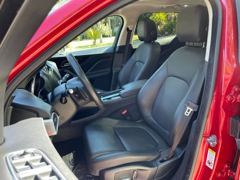 Used 2019 Jaguar F-PACE Premium image 17