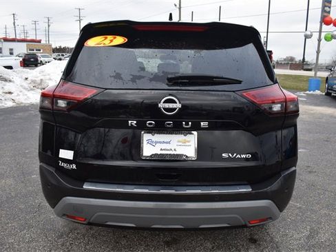 Used 2023 Nissan Rogue SV image 4