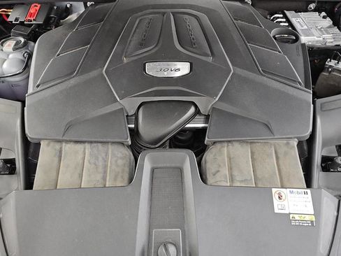 Used 2023 Porsche Cayenne image 17