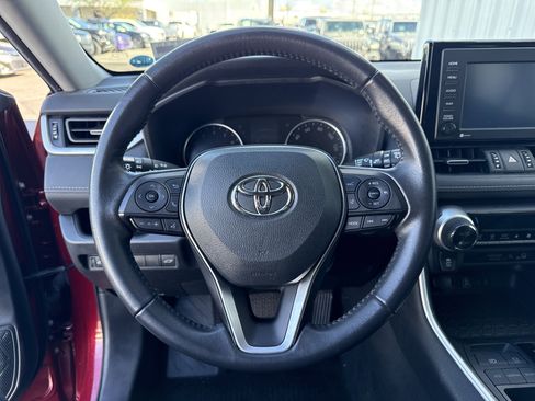 Used 2022 Toyota RAV4 XLE Premium image 15