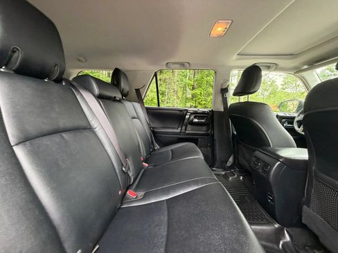 Used 2017 Toyota 4Runner TRD Off-Road Premium AWD/4WD image 22