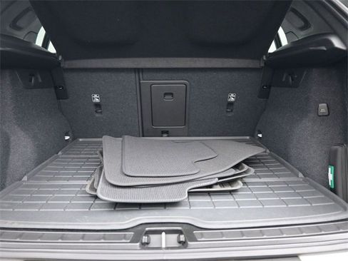 Used 2023 Volvo XC40 B5 Plus w/ Protection Package Premier image 30