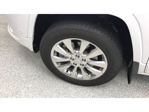 Used 2018 Jeep Cherokee Overland w/ Technology Group AWD/4WD image 7