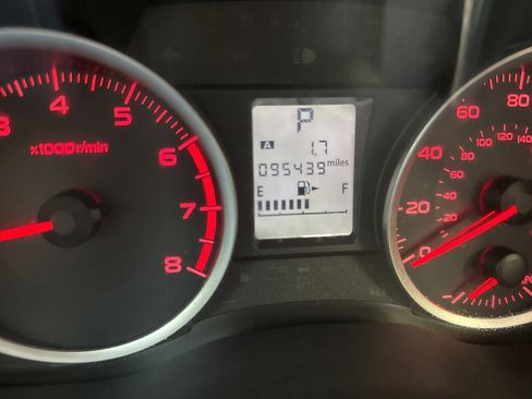 Used 2014 Subaru Forester 2.5i AWD/4WD image 23