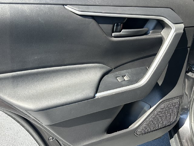 Used 2022 Toyota RAV4 LE FWD image 18