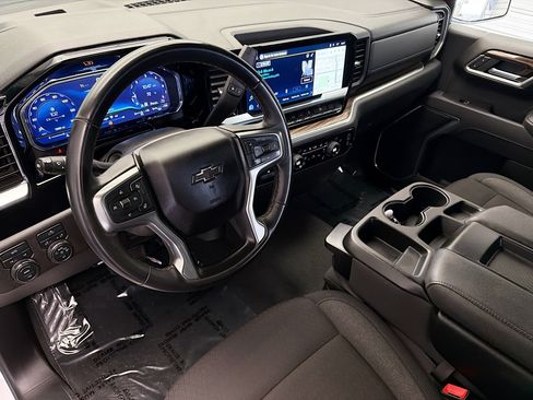 Used 2025 Chevrolet Silverado 1500 RST AWD/4WD image 7