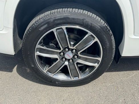 Used 2018 GMC Acadia Denali w/ Technology Package AWD/4WD image 9