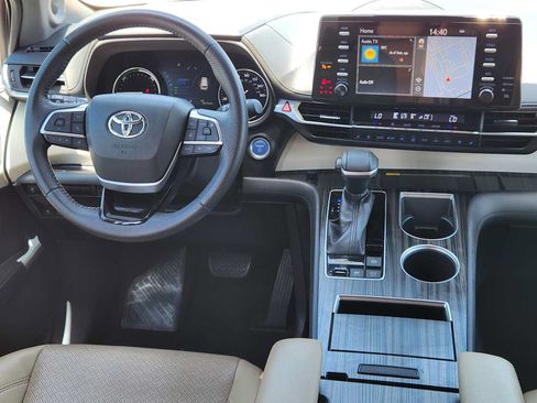 Used 2021 Toyota Sienna Limited FWD image 26