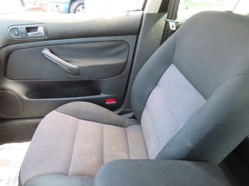 Used 2004 Volkswagen Golf GLS FWD image 13