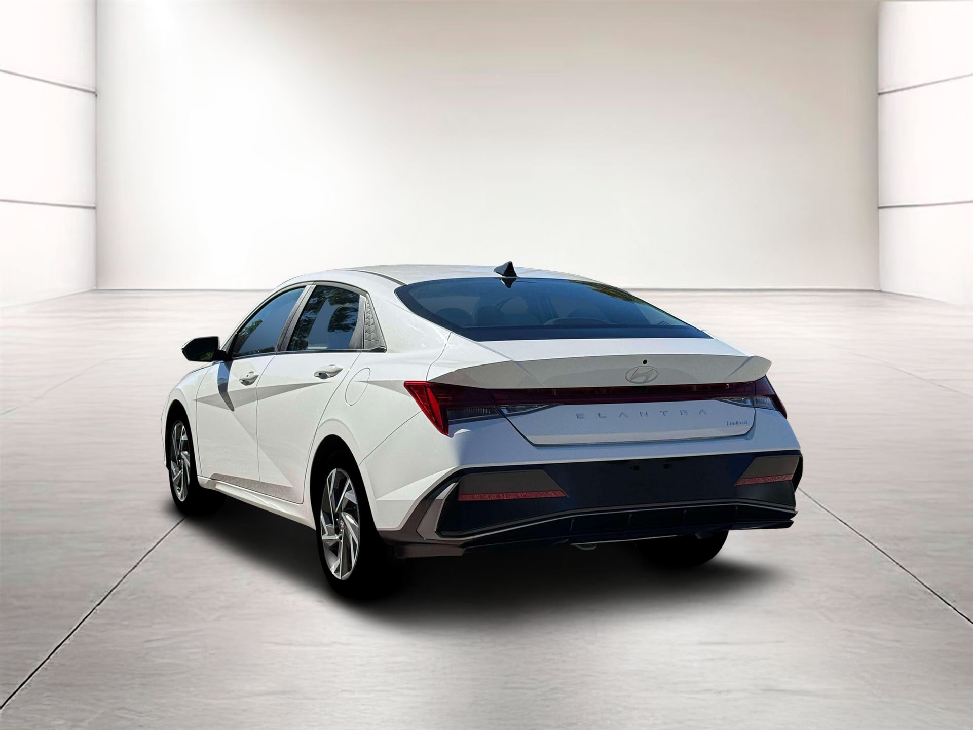 Certified 2026 Hyundai Elantra Limited FWD image 5