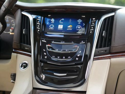 Used 2015 Cadillac Escalade Premium AWD/4WD image 87