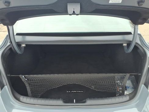 Used 2021 Hyundai Elantra SE image 11