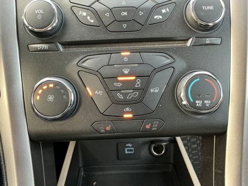 Used 2017 Ford Fusion SE image 23