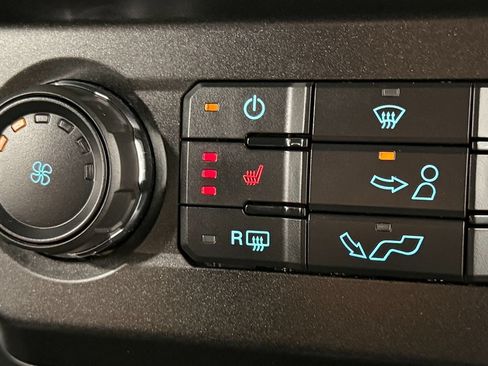 Used 2019 Ford F150 XLT w/ Equipment Group 302A Luxury AWD/4WD image 25