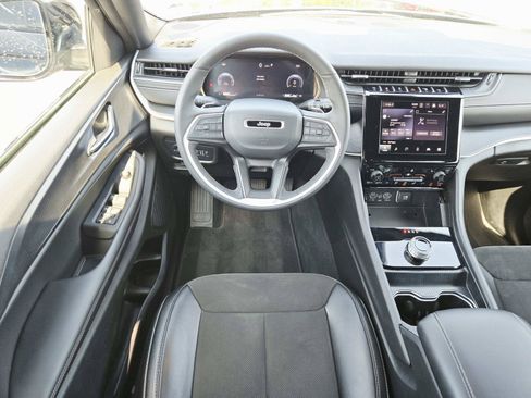 Used 2024 Jeep Grand Cherokee L Altitude AWD/4WD image 12