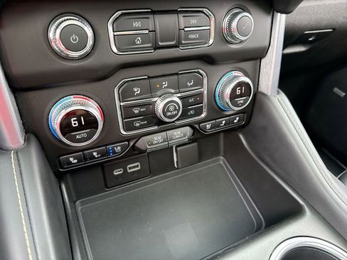 Used 2021 GMC Yukon SLT w/ SLT Premium Package AWD/4WD image 19