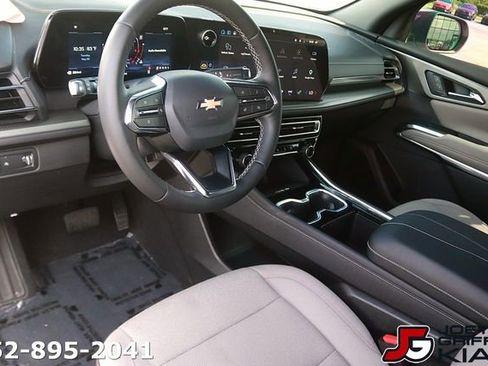 Used 2026 Chevrolet Traverse LT w/ Sun and Wheel Package FWD image 13