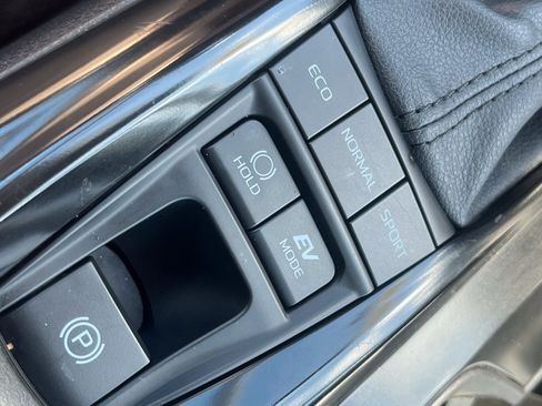 Used 2025 Toyota Camry LE FWD image 21