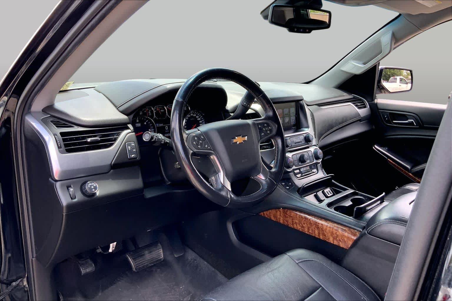 Used 2018 Chevrolet Suburban Premier RWD image 17