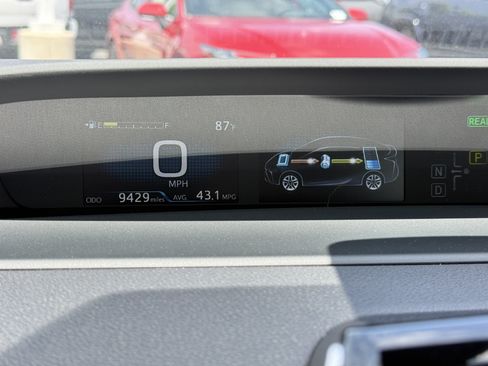 Certified 2022 Toyota Prius LE FWD image 32