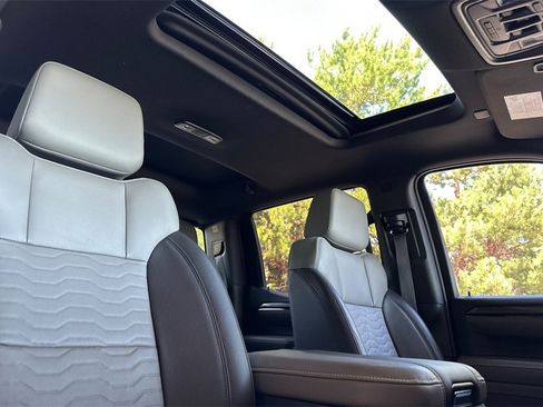 Used 2023 Chevrolet Silverado 1500 ZR2 w/ Technology Package image 17