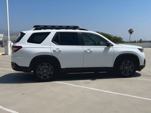 New 2026 Honda Pilot Sport image 9