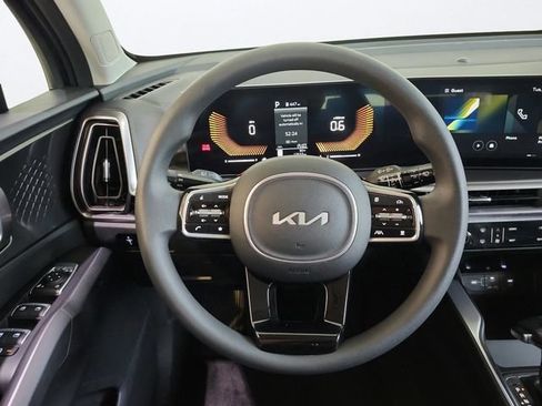 Certified 2025 Kia Sorento LX FWD image 9