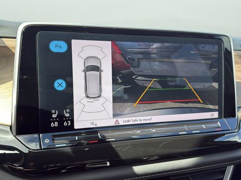 Used 2025 Volkswagen Atlas SE image 19