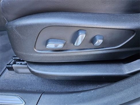 Used 2025 Cadillac XT5 Premium Luxury image 9