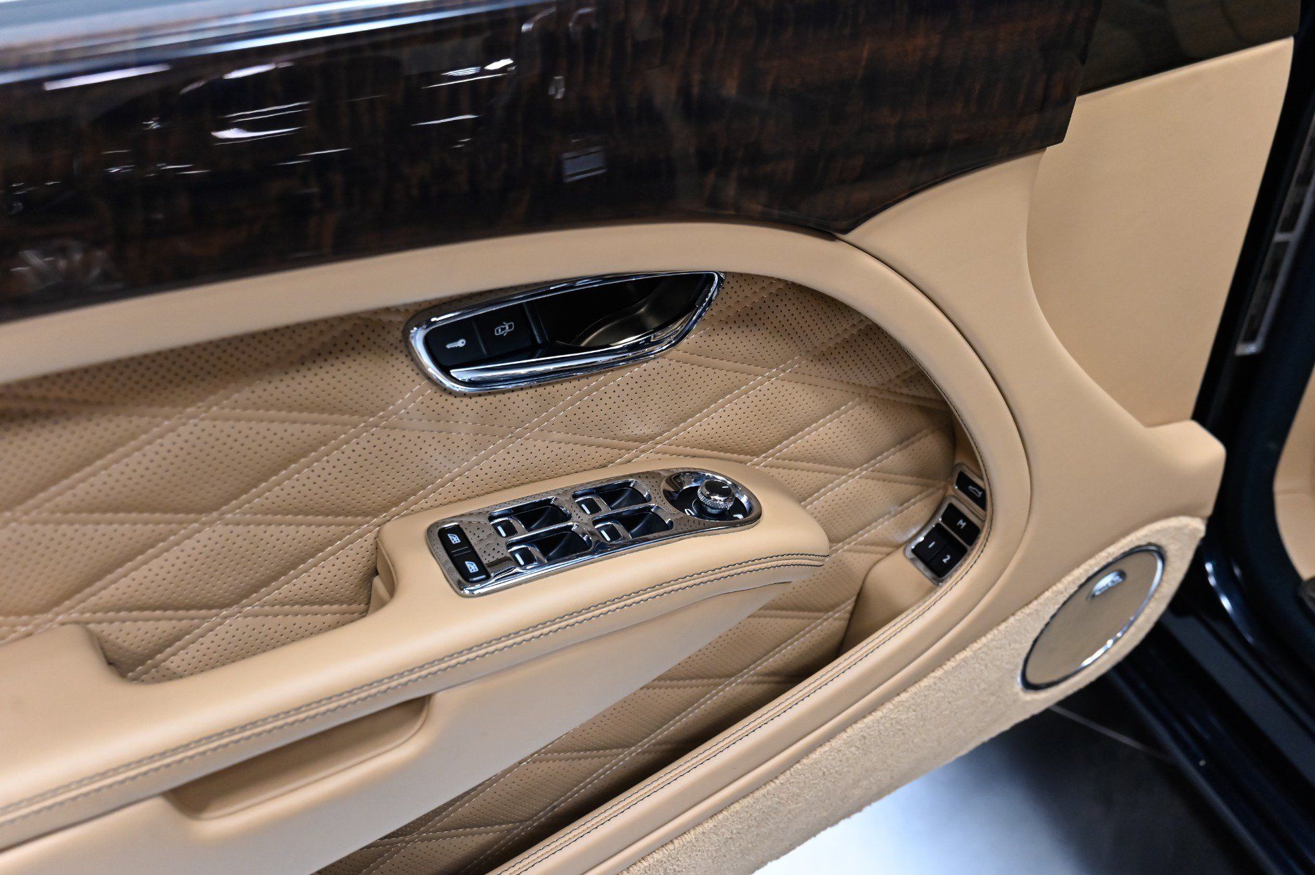 Used 2017 Bentley Mulsanne RWD image 42