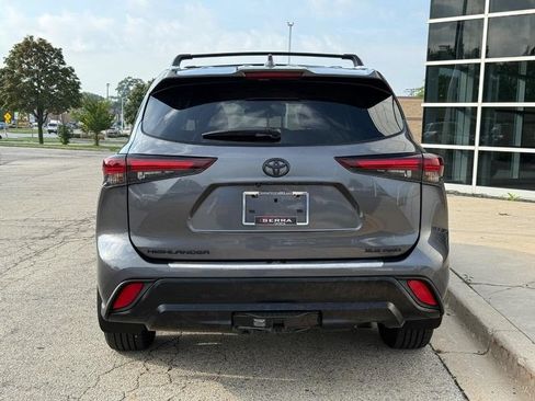 Used 2025 Toyota Highlander XLE AWD/4WD image 4
