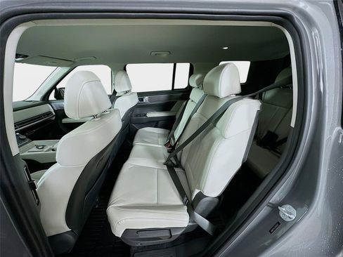 Used 2025 Hyundai Santa Fe SEL image 35