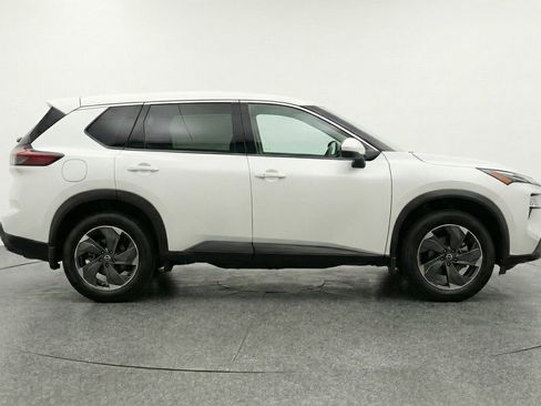 Used 2025 Nissan Rogue SV AWD/4WD image 11