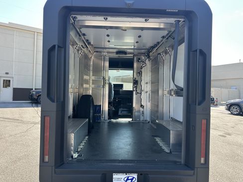 Used 2024 Chevrolet Brightdrop 400 w/ Commercial Equipment Package AWD/4WD image 16