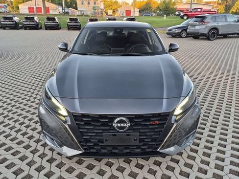 Used 2023 Nissan Altima 2.5 SR FWD image 9