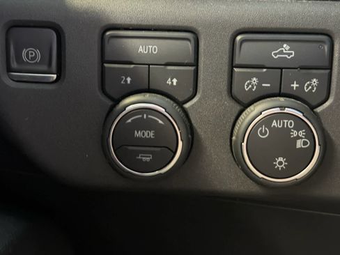 Used 2023 Chevrolet Silverado 1500 LT image 37