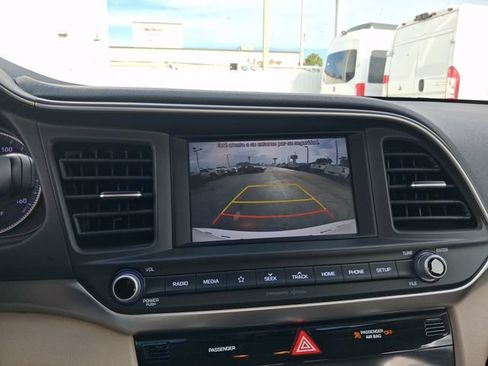 Used 2020 Hyundai Elantra SEL FWD image 20