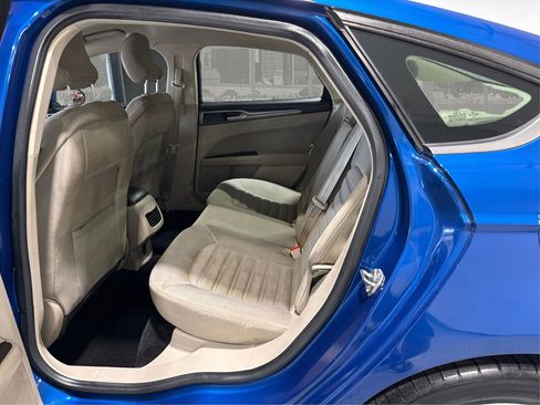 Used 2017 Ford Fusion SE w/ Fusion SE Technology Package image 10