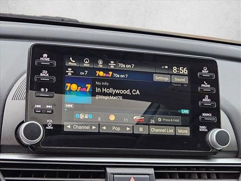 Used 2018 Honda Accord Touring image 17