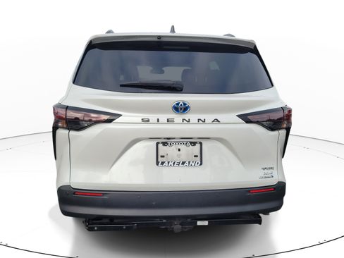 Used 2024 Toyota Sienna XLE w/ XLE Plus Package FWD image 6