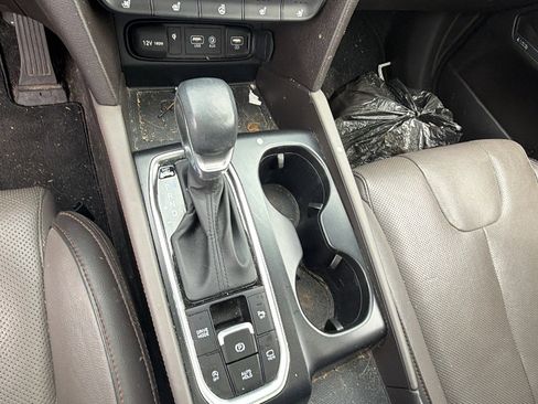 Used 2020 Hyundai Santa Fe Limited image 31