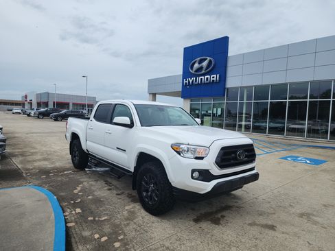 Used 2022 Toyota Tacoma SR5 RWD image 1