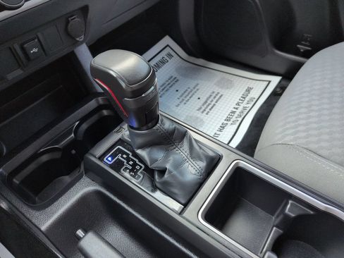 Used 2022 Toyota Tacoma SR AWD/4WD image 24