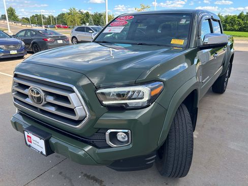 Used 2021 Toyota Tacoma Limited AWD/4WD image 3